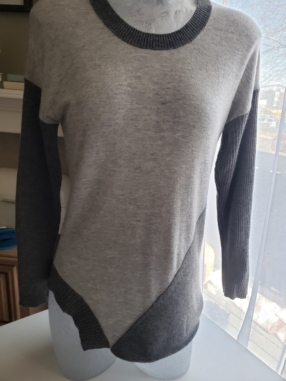 Sophia Milano 100% 2 Ply Cashmere Colorblock Crewneck Sweater - Gray Two-Tone
